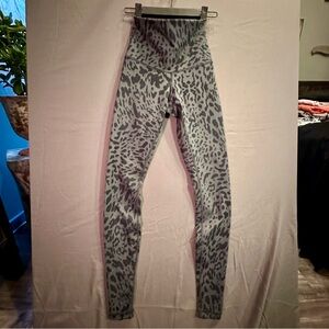 Lululemon leggings High Rise cheetah black/gray size 2. Full length